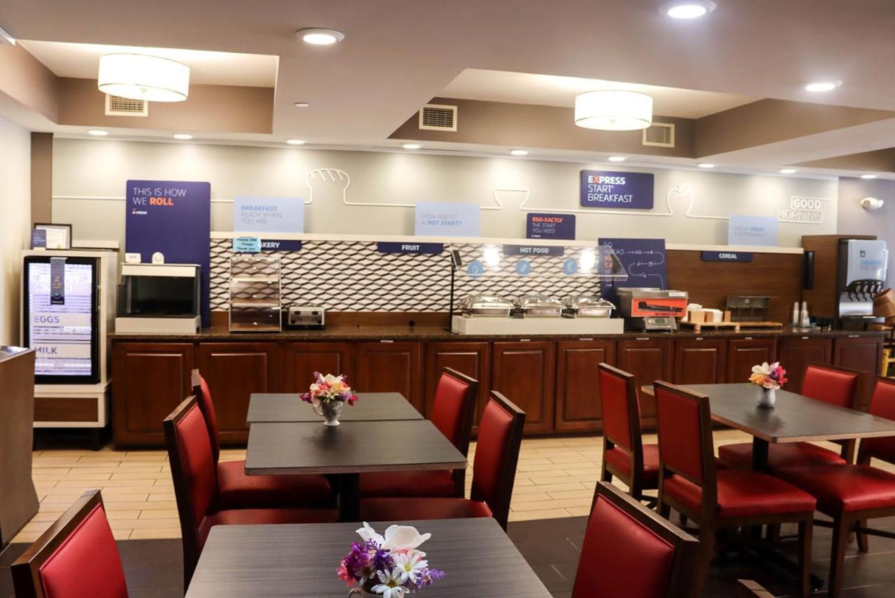 Holiday Inn Express Cedar Rapids - Collins Road By Ihg Luaran gambar