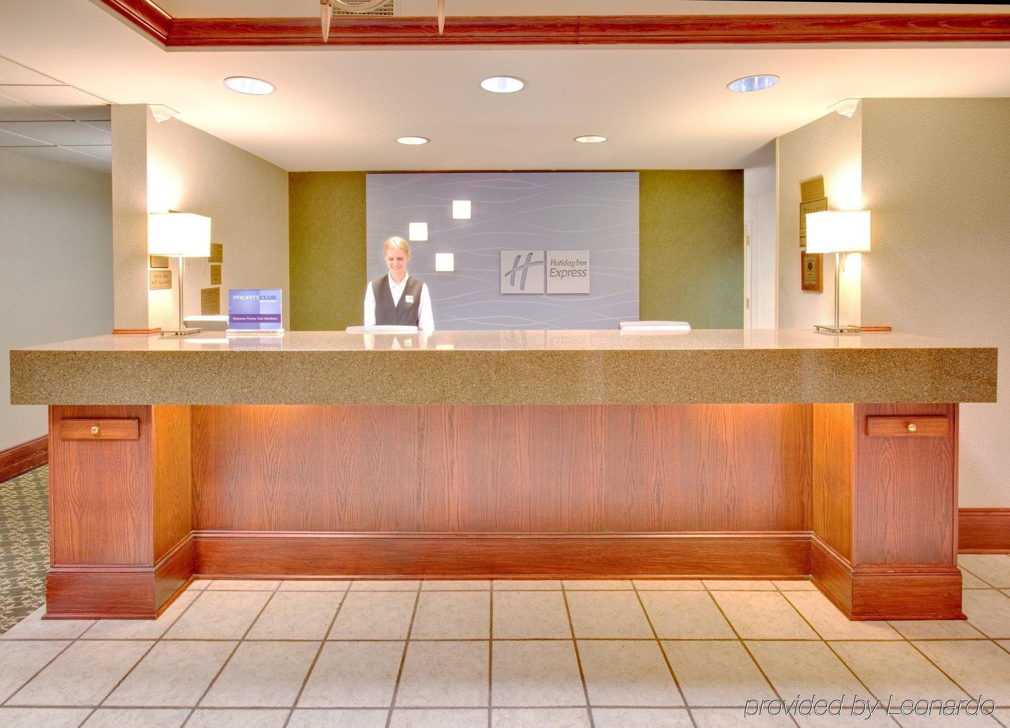 Holiday Inn Express Cedar Rapids - Collins Road By Ihg Dalaman gambar